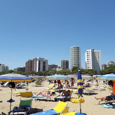 Lucerna Apartments At Sabbiadoro Beach Lignano Sabbiadoro Exterior photo