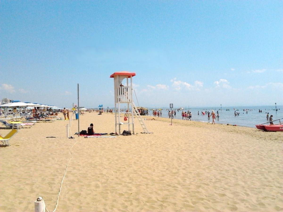 Lucerna Apartments At Sabbiadoro Beach Lignano Sabbiadoro Exterior photo